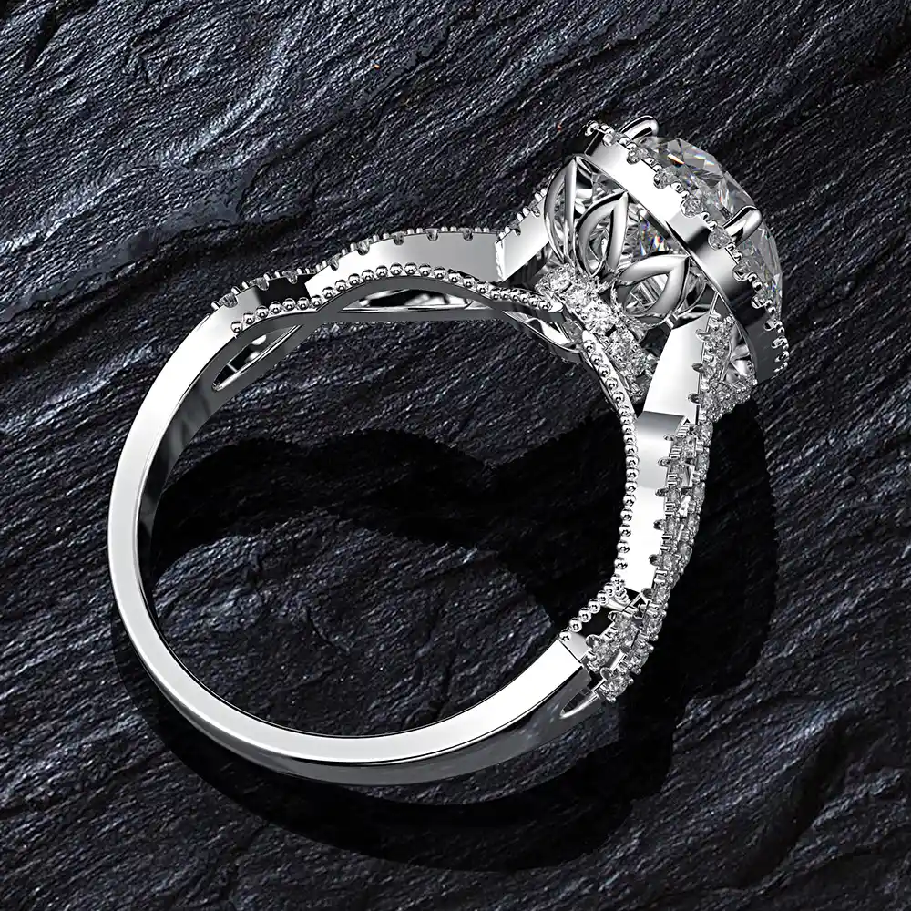 Luxury 3 carat diamond ring in oval shape (4)