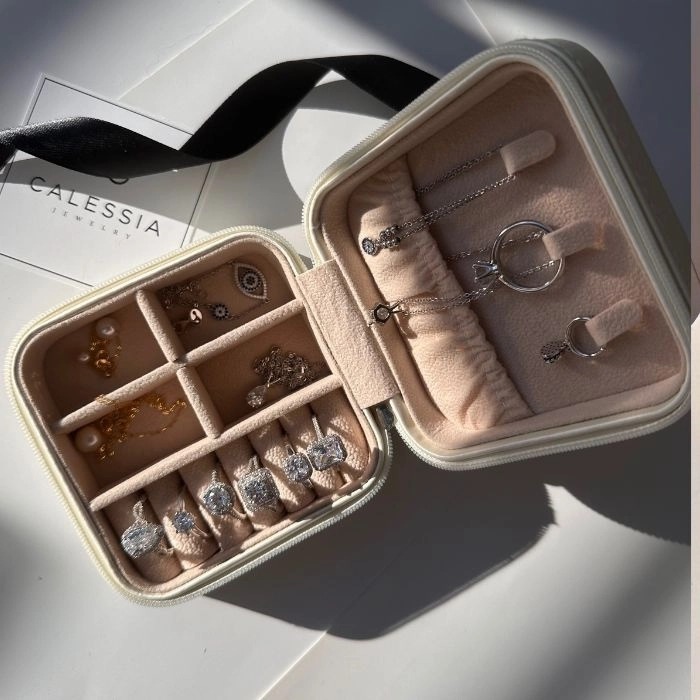 Elegant mini jewelry box from calessia jewelry (2)