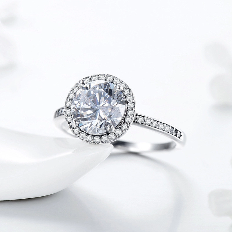 Minimalist luxury 2 carat diamond ring 3