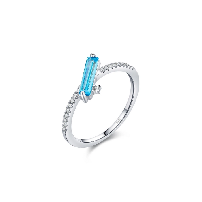 Delicate aquamarine ring in silver 1