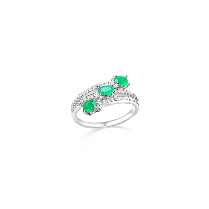 Statement ring with emerald birthstone 4