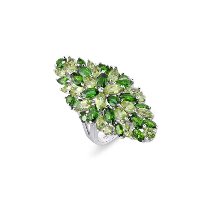 Statement sophisticated ring with peridot birthstones 1